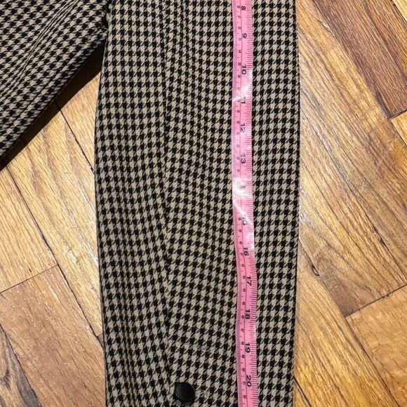 House of Harlow Houndstooth
Cropped Blazer - Picture 9 of 9